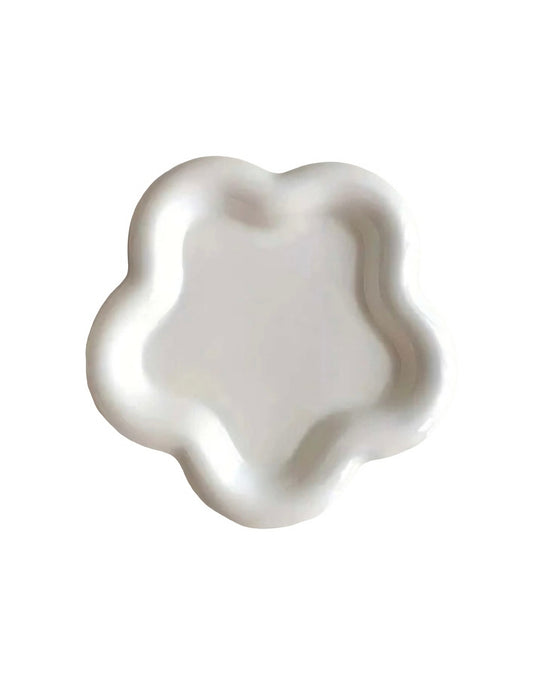 White flower shaped tray